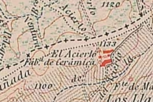 Detalle de la mina El Acierto en el mapa geológico de 1920. En ella aparecen unas cinco construcciones ne color rojo.