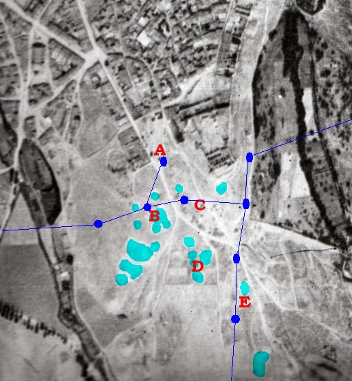 La vista aérea de Sigüenza en 1946 con las eras resaltadas, y sobre ellas el trazado aproximado de las líneas eléctricas