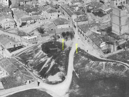 El actual parquecillo con la Fuente de El Atance, en vista de 1960. En falso color, lo que aparentan ser postes eléctricos