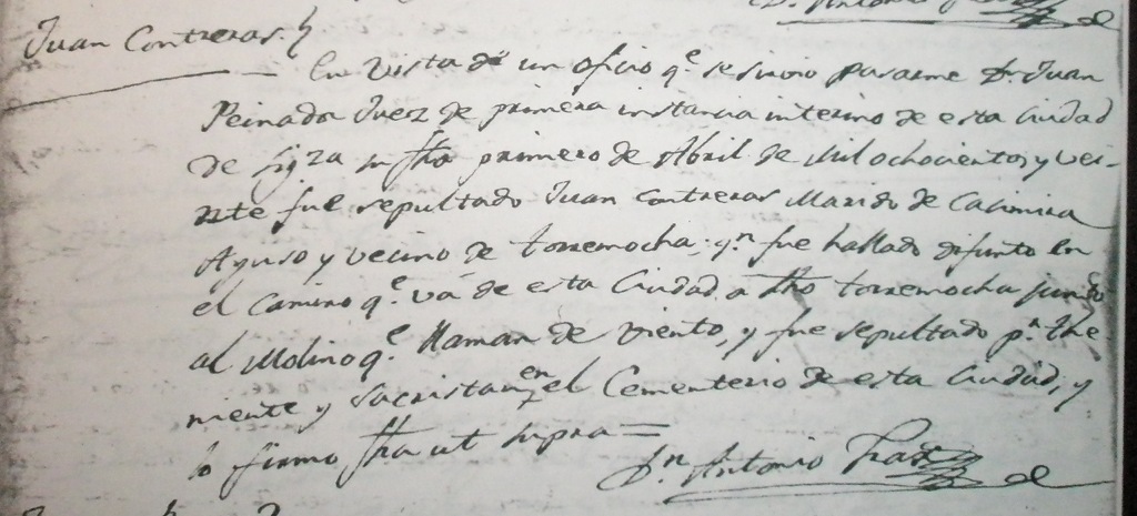 Anotación en libro de difuntos de la parroquia de San Vicente consignando el entierro de Juan Contreras, que había sido encontrado muerto en el camino de Torremocha