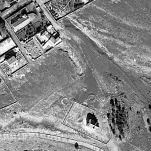 Vista aérea de 1962 en el que se aprecian varias improntas de estructuras circulares todas idénticas