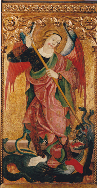 Un San Miguel alado hiere con una lanza a Lucifer, que se halla a sus pies, reprentado como una hidra, con muchas cabezas