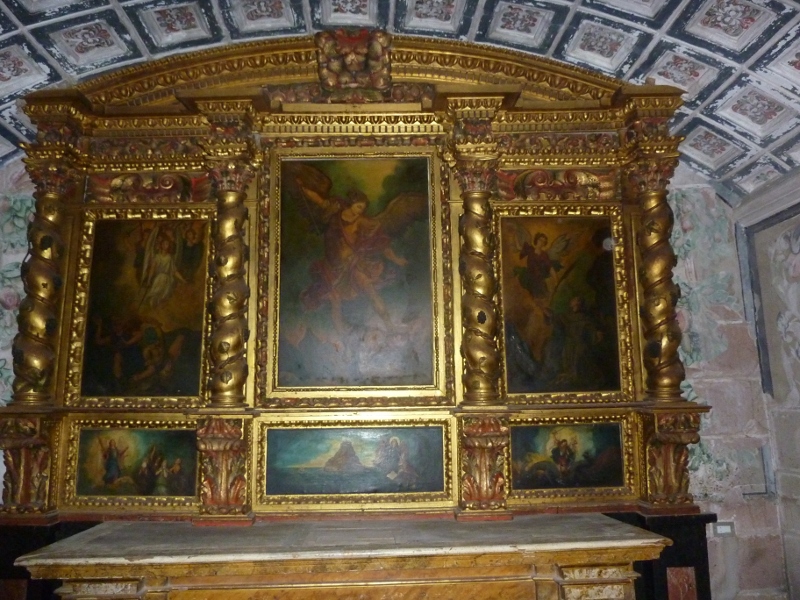 El retablo que preside la capilla de San Miguel Arcángel