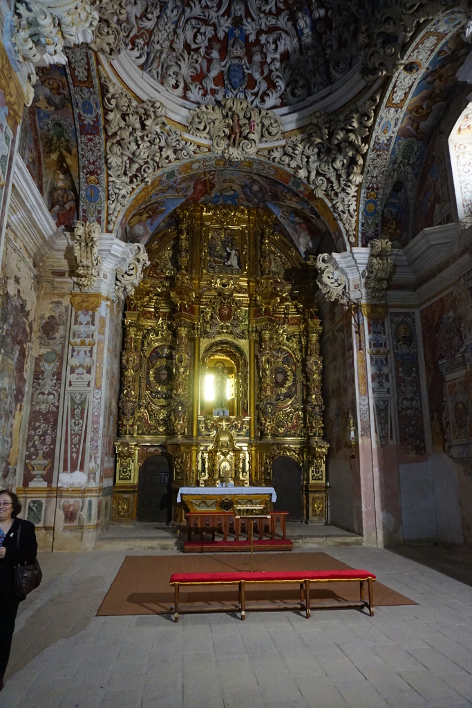 La Capilla del Rosario, con sus paredes totalmente cubiertas por pinturas barrocas al fresco