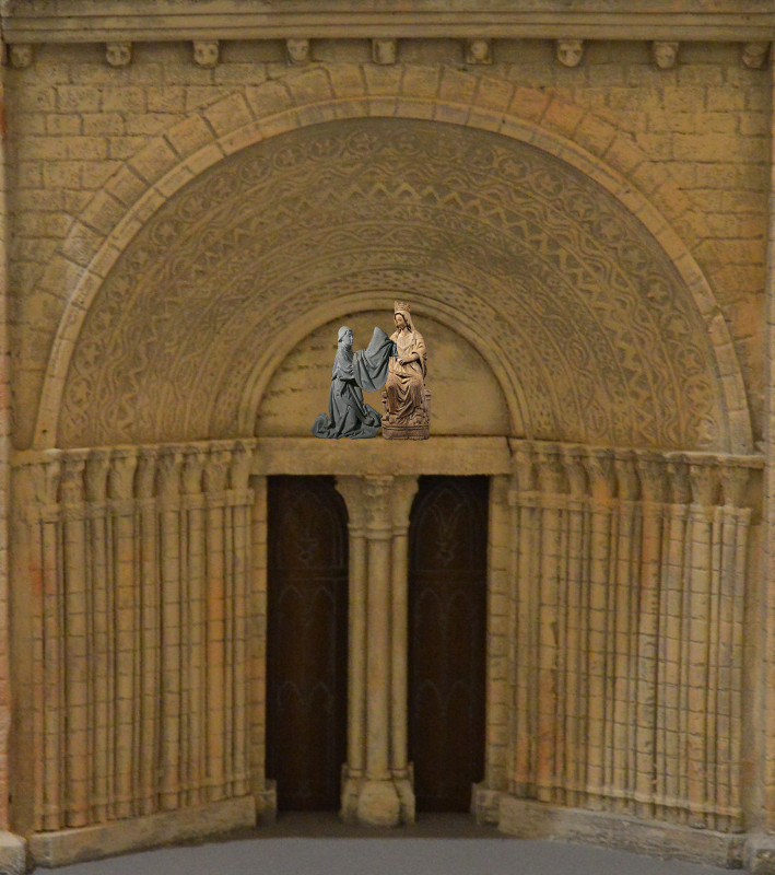 Ensayo de reconstrucción de la decoración de la Puerta del Perdón, con dos figuras en su tímpano