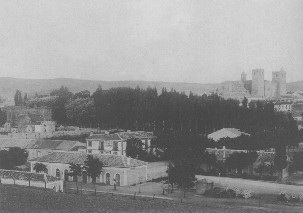 Una vista de la estación de Sigüenza en 1810; el edificio del Hostal Elías  aparece tras el edificio de la estación