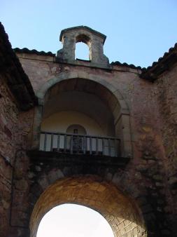 The inner side of the entrance, today/La puerta por el interior de la muralla hoy